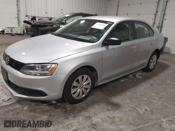 2014 Volkswagen Jetta S z VIN 3VW2K7AJXEM208116, wystawiony jako IAAI lot #42076606 z przebiegiem 118 917 mil mil oraz . Historia ofert i sprzedaży dostępna na DreamBid. Obrazek 18.