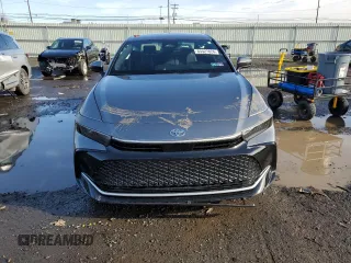 2023 Toyota Crown XLE z VIN JTDAAAAFXP3008724, wystawiony jako Copart lot #85527824 z przebiegiem 16 687 mil mil oraz Szkoda całkowita • Salvage title. Historia ofert i sprzedaży dostępna na DreamBid. Obrazek 5.