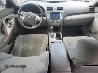 2008 Toyota Camry LE z VIN 4T1BE46K58U203850, wystawiony jako Copart lot #55837735 z przebiegiem 311 605 mil mil oraz Szkoda całkowita • Salvage title. Historia ofert i sprzedaży dostępna na DreamBid. Obrazek 8.