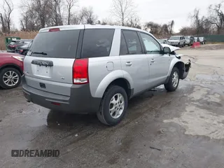 2004 Saturn VUE V6 z VIN 5GZCZ53434S871823, wystawiony jako IAAI lot #41140283 z przebiegiem 104 965 mil mil oraz . Historia ofert i sprzedaży dostępna na DreamBid. Obrazek 4.