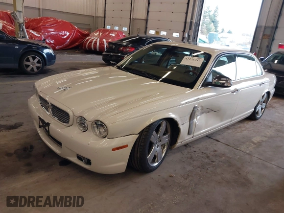 2008 Jaguar XJ Vanden Plas z VIN SAJWA82B28SH29030, wystawiony jako IAAI lot #41231242 z przebiegiem 62 632 mil mil oraz . Historia ofert i sprzedaży dostępna na DreamBid. Obrazek 2.