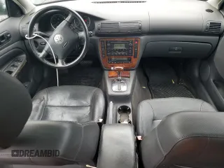 2004 Volkswagen Passat GLX z VIN WVWRH63B44P205575, wystawiony jako Copart lot #71710354 z przebiegiem 187 872 mil mil oraz Czysty tytuł • Clean title. Historia ofert i sprzedaży dostępna na DreamBid. Obrazek 8.