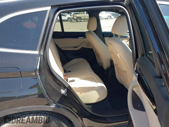 2017 BMW X1 sDrive28i z VIN WBXHU7C31H5H33748, wystawiony jako IAAI lot #42003198 z przebiegiem 71 274 mil mil oraz . Historia ofert i sprzedaży dostępna na DreamBid. Obrazek 8.