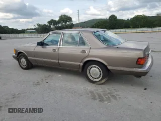 1989 Mercedes-Benz 300 300SE z VIN WDBCA24D1KA433423, wystawiony jako Copart lot #58725775 z przebiegiem 281 775 mil mil oraz Szkoda całkowita • Salvage title. Historia ofert i sprzedaży dostępna na DreamBid. Obrazek 2.