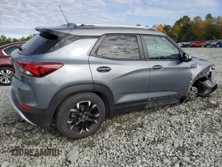 2021 Chevrolet TrailBlazer LT with VIN KL79MPSL7MB141991, listed as a Copart auction lot 70658083 with 32,425 mi miles. Bid and sale history available at carsss.com. Image 3.