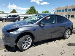 2023 Tesla Model Y Long Range z VIN 7SAYGDEE5PF892335, wystawiony jako Copart lot #57475945 z przebiegiem 32 080 mil mil oraz Szkoda całkowita • Salvage title. Historia ofert i sprzedaży dostępna na DreamBid. Obrazek 1.