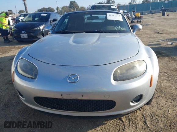 2007 Mazda MX-5 Miata Sport z VIN JM1NC25F170132331, wystawiony jako IAAI lot #42381724 z przebiegiem 74 954 mil mil oraz . Historia ofert i sprzedaży dostępna na DreamBid. Obrazek 12.