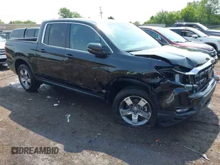 2024 Honda Ridgeline RTL z VIN 5FPYK3F5XRB004113, wystawiony jako IAAI lot #42390634 z przebiegiem 17 685 mil mil oraz . Historia ofert i sprzedaży dostępna na DreamBid. Obrazek 1.