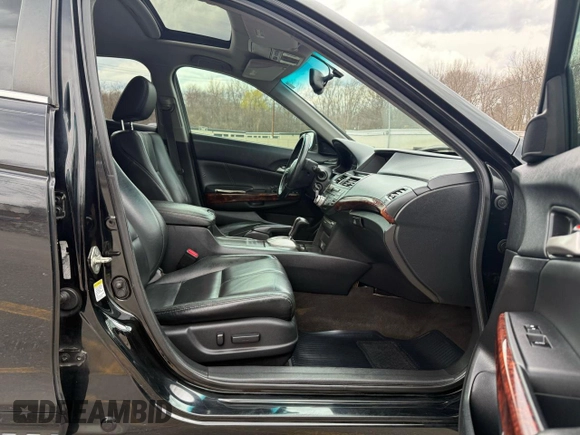 2010 Honda Crosstour EX-L z VIN 5J6TF2H56AL005365, wystawiony jako Copart lot #53543575 z przebiegiem 199 821 mil mil oraz Czysty tytuł • Clean title. Historia ofert i sprzedaży dostępna na DreamBid. Obrazek 5.