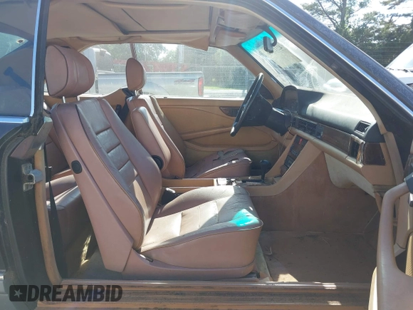 1986 Mercedes-Benz 560 z VIN WDBCA45D7GA200289, wystawiony jako IAAI lot #42313986 z przebiegiem 203 457 mil mil oraz . Historia ofert i sprzedaży dostępna na DreamBid. Obrazek 5.