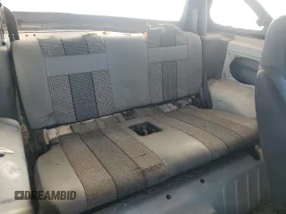1990 Geo Tracker z VIN 2CNBJ18UXL6217744, wystawiony jako Copart lot #84203244 z przebiegiem 23 221 mil mil oraz Szkody całkowita. Historia ofert i sprzedaży dostępna na DreamBid. Obrazek 10.