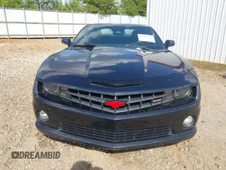 2010 Chevrolet Camaro 2SS z VIN 2G1FK1EJ0A9146975, wystawiony jako IAAI lot #42100335 z przebiegiem 127 763 mil mil oraz . Historia ofert i sprzedaży dostępna na DreamBid. Obrazek 12.