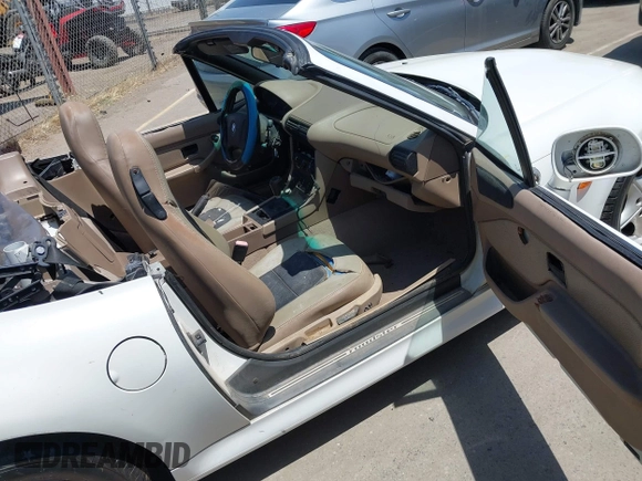 1997 BMW 3 Series Z3 1.9 z VIN 4USCH7323VLB79374, wystawiony jako IAAI lot #42371934 z przebiegiem 161 418 mil mil oraz . Historia ofert i sprzedaży dostępna na DreamBid. Obrazek 5.