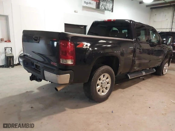 2013 GMC Sierra 2500HD SLT with VIN 1GT121EG3DF111218, listed as a IAAI auction lot 41566667 with 175,686 mi miles. Bid and sale history available at carsss.com. Image 4.