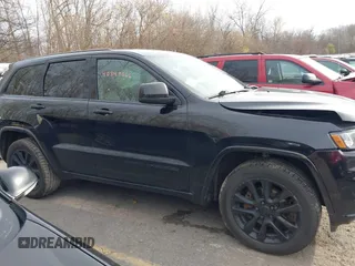 2017 Jeep Grand Cherokee Laredo with VIN 1C4RJFAG7HC873211, listed as a IAAI auction lot 40849066 with 139,430 mi miles. Bid and sale history available at carsss.com. Image 13.