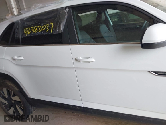 2024 Volkswagen Atlas SE with VIN 1V2KE2CA4RC208435, listed as a IAAI auction lot 42382037 with 38,693 mi miles and . Bid and sale history available at DreamBid. Image 13.