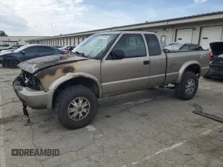 2003 GMC Sonoma SLS z VIN 1GTCT19X938201721, wystawiony jako Copart lot #56011695 z przebiegiem Nie podano mil oraz Nie do naprawy. Historia ofert i sprzedaży dostępna na DreamBid. Obrazek 1.