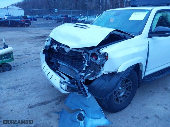 2020 Toyota 4Runner SR5 with VIN JTEBU5JR8L5808865, listed as a IAAI auction lot 41097557 with 55,543 mi miles. Bid and sale history available at carsss.com. Image 6.