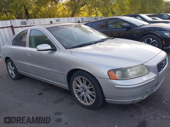 2006 Volvo S60 2.4L Turbo with VIN YV1RS547662506204, listed as a IAAI auction lot 40511738 with 155,457 mi miles. Bid and sale history available at carsss.com. Image 1.