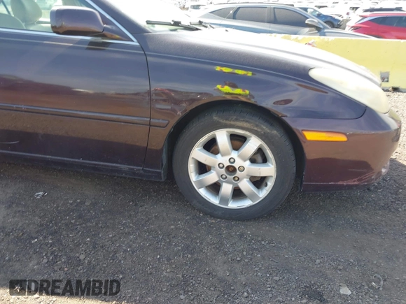 2005 Lexus ES 330 with VIN JTHBA30G255105717, listed as a IAAI auction lot 42083955 with 198,185 mi miles. Bid and sale history available at carsss.com. Image 12.