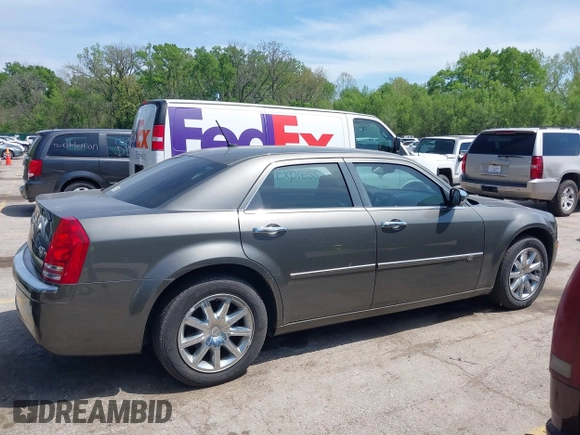 2008 Chrysler 300 C Hemi with VIN 2C3LA63H18H172015, listed as a IAAI auction lot 42055764 with 130,915 mi miles. Bid and sale history available at carsss.com. Image 13.