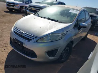 2013 Ford Fiesta SE z VIN 3FADP4BJ7DM165174, wystawiony jako IAAI lot #42311167 z przebiegiem 90 592 mil mil oraz . Historia ofert i sprzedaży dostępna na DreamBid. Obrazek 2.