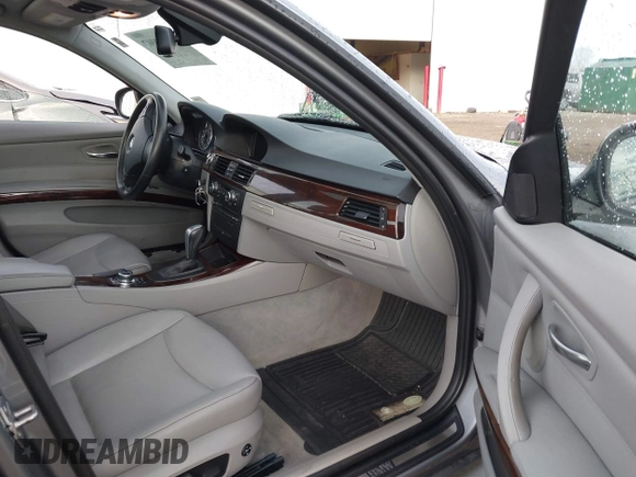 2011 BMW 3 Series 328i xDrive with VIN WBAPK7G58BNN78269, listed as a IAAI auction lot 41904907 with 86,003 mi miles. Bid and sale history available at carsss.com. Image 5.