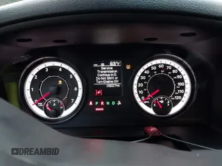 2021 Ram 1500 Tradesman z VIN 3C6RR6KT2MG704541, wystawiony jako IAAI lot #42234019 z przebiegiem 19 227 mil mil oraz . Historia ofert i sprzedaży dostępna na DreamBid. Obrazek 7.