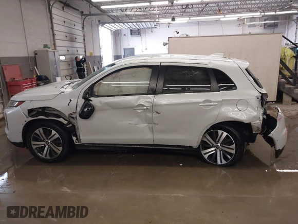 2023 Mitsubishi Outlander ES z VIN JA4ARUAU3PU016211, wystawiony jako IAAI lot #41554954 z przebiegiem 10 778 mil mil oraz . Historia ofert i sprzedaży dostępna na DreamBid. Obrazek 15.