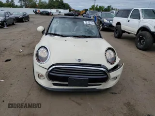 2019 MINI Convertible Cooper с VIN WMWWG5C57K3D01554, выставлен на аукционе Copart как лот 57497795 с пробегом 98 158 миль миль и Списание • Salvage title. История ставок и продаж доступна на DreamBid. Изображение 5.