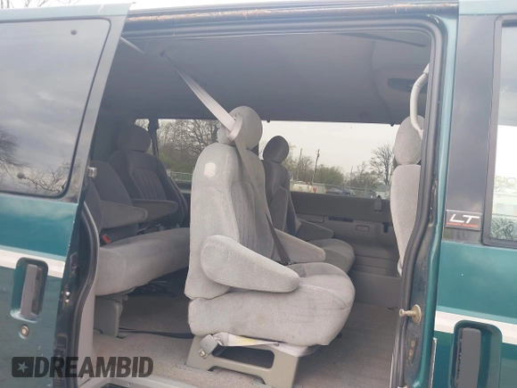 1997 Chevrolet Astro with VIN 1GNDM19W9VB205001, listed as a IAAI auction lot 42002535 with 136,734 mi miles. Bid and sale history available at carsss.com. Image 8.