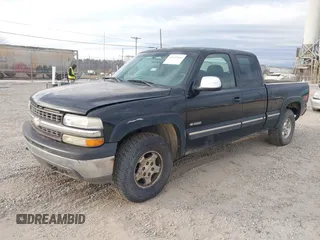 2000 Chevrolet Silverado 1500 LS with VIN 1GCEK19T4YZ243353, listed as a IAAI auction lot 41469904 with 251,712 mi miles. Bid and sale history available at carsss.com. Image 2.