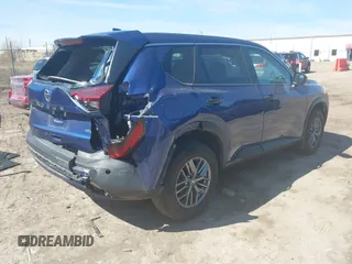 2021 Nissan Rogue S z VIN 5N1AT3AB7MC849121, wystawiony jako IAAI lot #42040310 z przebiegiem 32 914 mil mil oraz . Historia ofert i sprzedaży dostępna na DreamBid. Obrazek 4.