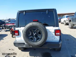2018 Jeep Wrangler Unlimited Sport S with VIN 1C4HJXDG0JW140869, listed as a IAAI auction lot 41623256 with 112,197 mi miles. Bid and sale history available at carsss.com. Image 17.