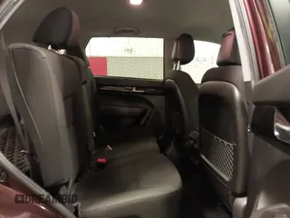 2014 Kia Sorento LX z VIN 5XYKTCA67EG541133, wystawiony jako IAAI lot #42335504 z przebiegiem 83 584 mil mil oraz . Historia ofert i sprzedaży dostępna na DreamBid. Obrazek 8.