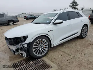 2019 Audi e-tron Prestige with VIN WA1VAAGE7KB024839, listed as a Copart auction lot 38277753 with 35,418 mi miles. Bid and sale history available at carsss.com. Image 1.