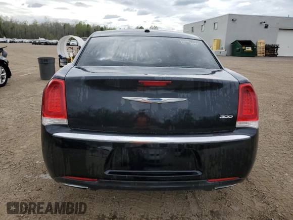 2015 Chrysler 300 Limited z VIN 2C3CCAAG3FH832723, wystawiony jako Copart lot #56842405 z przebiegiem 5 455 mil mil oraz Czysty tytuł • Clean title. Historia ofert i sprzedaży dostępna na DreamBid. Obrazek 6.