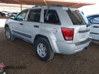 2005 Jeep Grand Cherokee Laredo z VIN 1J4HS48N65C563266, wystawiony jako IAAI lot #42784524 z przebiegiem 156 702 mil mil oraz . Historia ofert i sprzedaży dostępna na DreamBid. Obrazek 3.