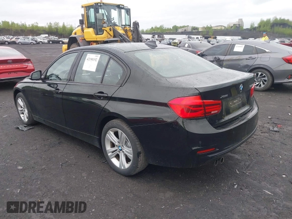2016 BMW 3 Series 328i xDrive z VIN WBA8E3G5XGNT26311, wystawiony jako IAAI lot #42190192 z przebiegiem 124 516 mil mil oraz . Historia ofert i sprzedaży dostępna na DreamBid. Obrazek 3.