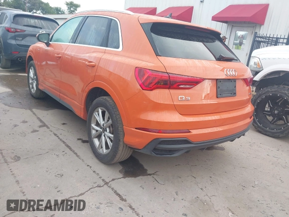 2023 Audi Q3 S line Premium z VIN WA1DECF38P1129821, wystawiony jako IAAI lot #42503445 z przebiegiem 49 651 mil mil oraz . Historia ofert i sprzedaży dostępna na DreamBid. Obrazek 3.
