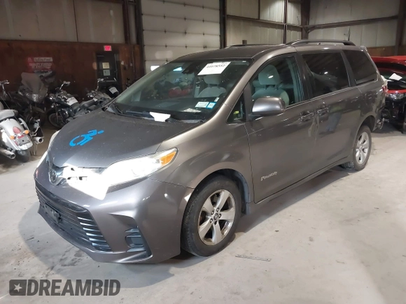 2018 Toyota Sienna LE Auto Access Seat with VIN 5TDKZ3DC4JS906025, listed as a IAAI auction lot 41078552 with 227,565 mi miles. Bid and sale history available at carsss.com. Image 19.