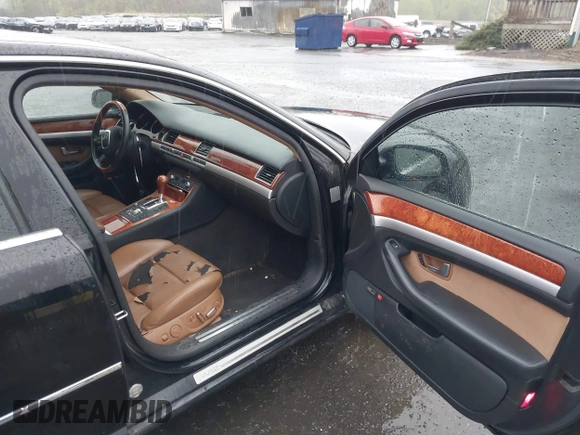 2006 Audi A8 z VIN WAUMR44E86N015925, wystawiony jako IAAI lot #42003490 z przebiegiem 175 003 mil mil oraz . Historia ofert i sprzedaży dostępna na DreamBid. Obrazek 5.