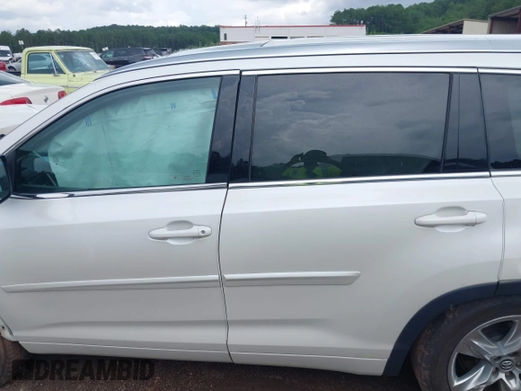 2016 Toyota Highlander Limited with VIN 5TDDKRFH2GS353523, listed as a IAAI auction lot 42440458 with 149,977 mi miles and . Bid and sale history available at DreamBid. Image 13.
