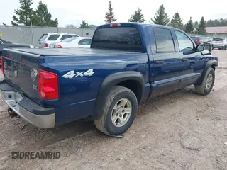 2005 Dodge Dakota SLT with VIN 1D7HW48N65S288584, listed as a IAAI auction lot 42130695 with 221,636 mi miles. Bid and sale history available at carsss.com. Image 4.