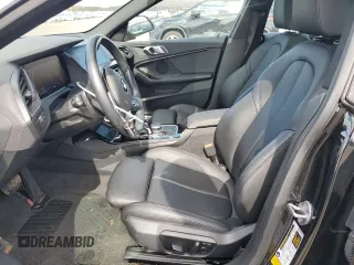2022 BMW 2 Series 228i xDrive z VIN WBA73AK01N7L23445, wystawiony jako Copart lot #47746645 z przebiegiem 25 483 mil mil oraz Szkoda całkowita • Salvage title. Historia ofert i sprzedaży dostępna na DreamBid. Obrazek 7.
