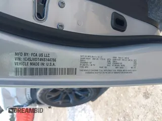 2022 Jeep Wagoneer Series III z VIN 1C4SJVDT4NS144766, wystawiony jako IAAI lot #42013510 z przebiegiem 18 954 mil mil oraz . Historia ofert i sprzedaży dostępna na DreamBid. Obrazek 9.