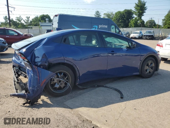 2023 Toyota Prius LE z VIN JTDACAAU8P3000694, wystawiony jako Copart lot #63066504 z przebiegiem 34 371 mil mil oraz Szkoda całkowita • Salvage title. Historia ofert i sprzedaży dostępna na DreamBid. Obrazek 3.