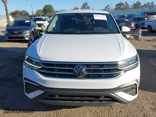 2022 Volkswagen Tiguan SE with VIN 3VV3B7AXXNM020225, listed as a IAAI auction lot 41637473 with 32,340 mi miles. Bid and sale history available at carsss.com. Image 12.
