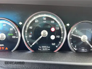 2022 Rolls-Royce Cullinan z VIN SLATV4C09NU210833, wystawiony jako Copart lot #86283314 z przebiegiem 6 301 mil mil oraz Nie do naprawy • Non repairable. Historia ofert i sprzedaży dostępna na DreamBid. Obrazek 9.