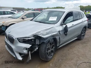 2017 BMW X1 xDrive28i z VIN WBXHT3Z38H4A58246, wystawiony jako IAAI lot #42160921 z przebiegiem 106 795 mil mil oraz . Historia ofert i sprzedaży dostępna na DreamBid. Obrazek 2.